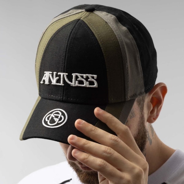 Segunda imagem do produto Boné Crowned