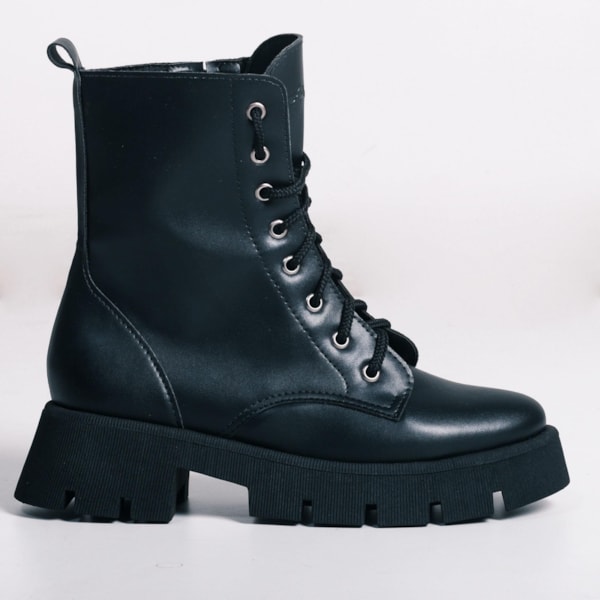 Segunda imagem do produto Bota Cano Medio Tratorada Iced