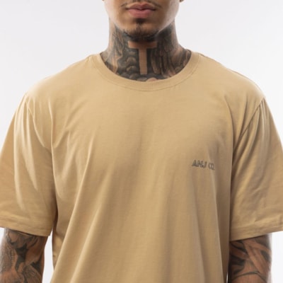 Segunda imagem do produto Camiseta Masculina Less