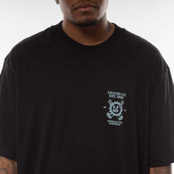 Segunda imagem do produto Camiseta Masculina Over Embrace