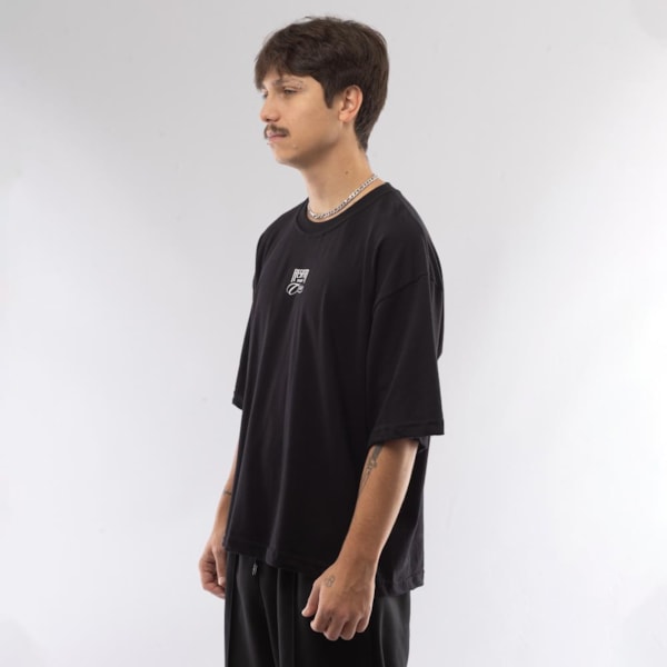 Segunda imagem do produto Camiseta Masculina Over Utopia