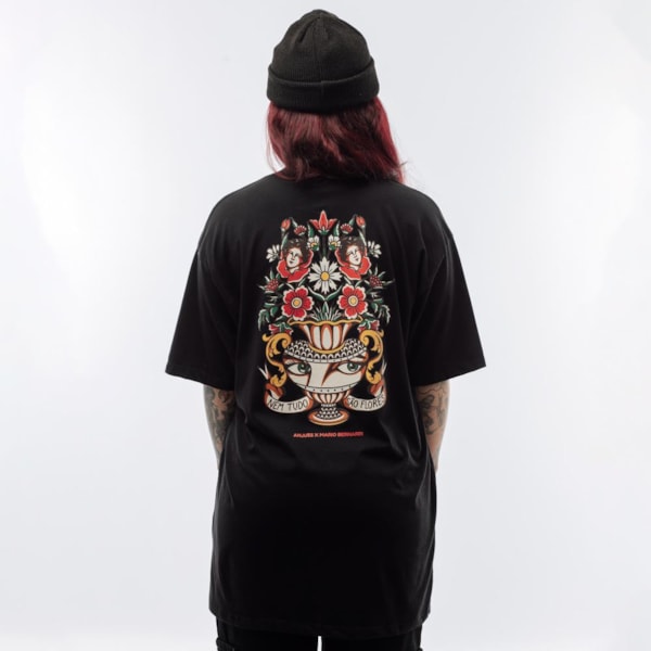Segunda imagem do produto Camiseta Over Flower